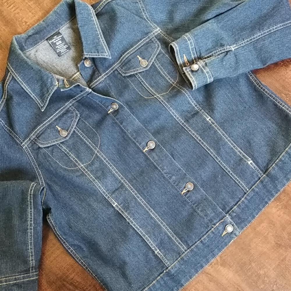 🎈Denim Jacket - Picture 2 of 8